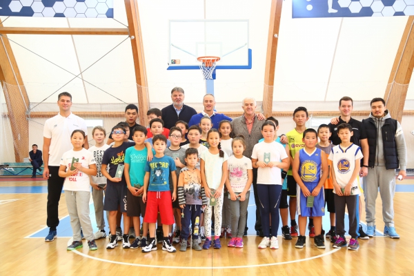 Enrique Villalobus and Manolo Rubio visited the Children's Academy of Basketball «Astana»
